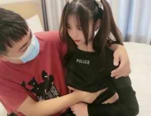 Anh trai nứng cặc đè em gái ra địt khi bố mẹ đi vắng